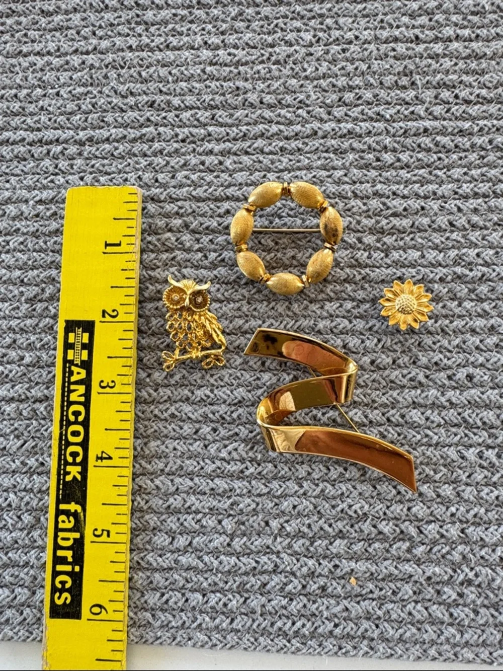 Lot of 4 Vintage 80s 90s Goldtone Brooches Pins Owl Wreath Sunflower Ribbon